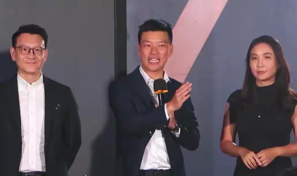 ​由泰国人民党纳塔蓬组成的三人联合阵营​合力围剿阿努延总理竞选下一届总理。阿努延