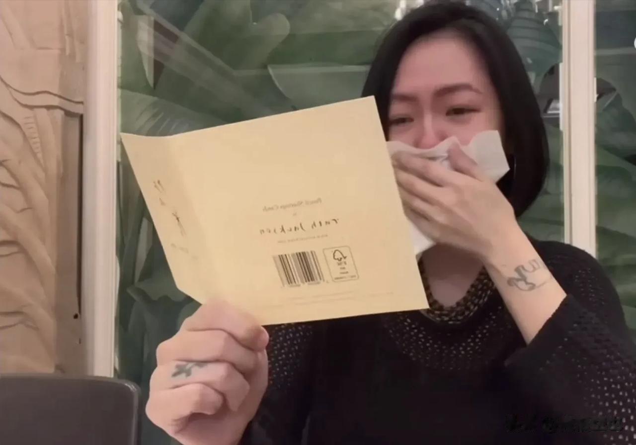 小Ｓ泣不成声，她终于有依靠了！小Ｓ二女儿涉足演艺圈，开始赚钱养家，母亲节时她跟母