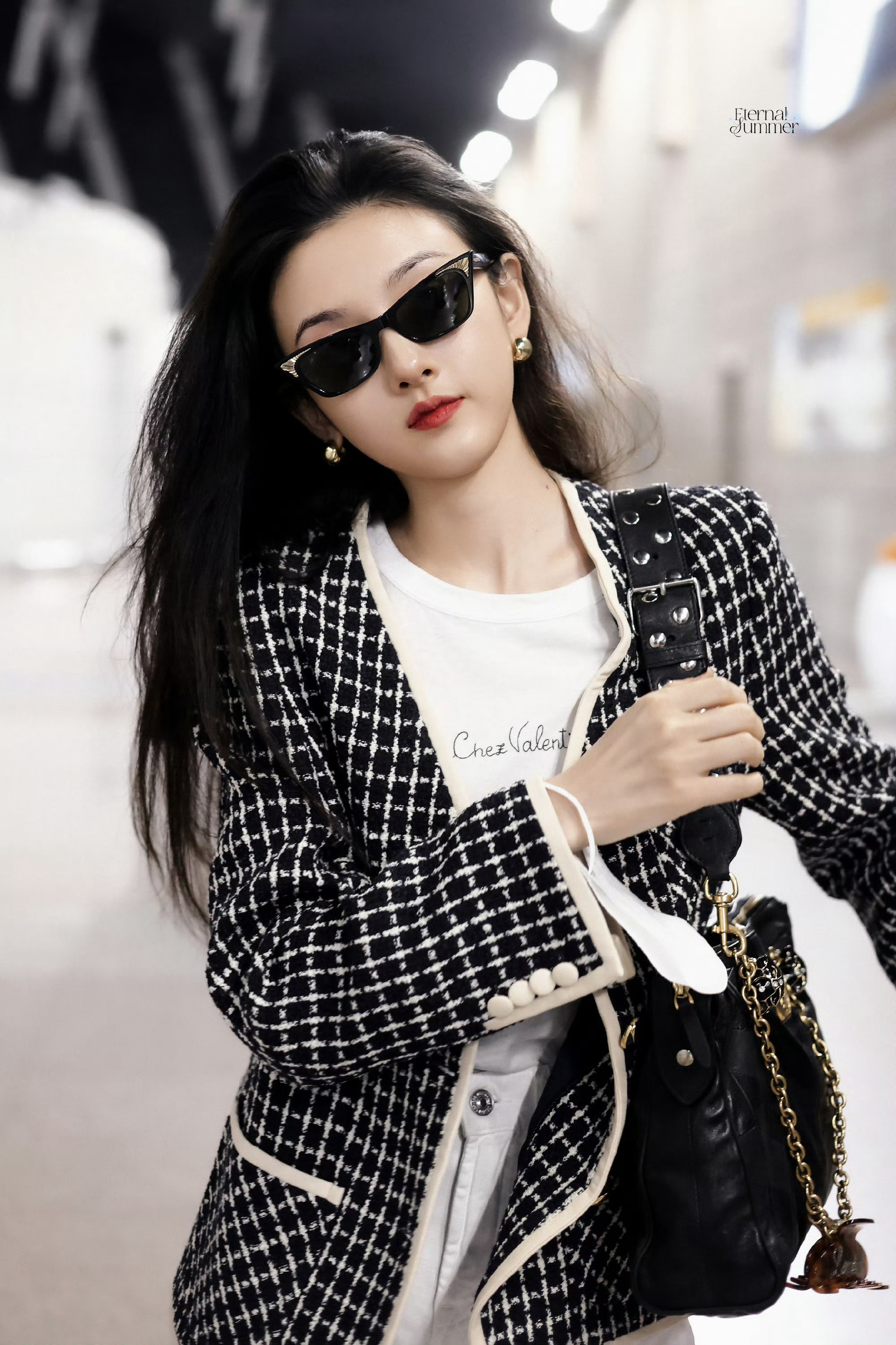 宋祖儿 × VALENTINO华伦天奴美妆品牌代言人出发巴黎时装周 ，受邀品牌2