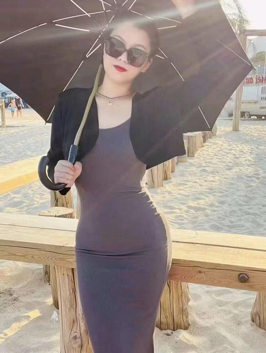 别在女人面前炫富， 也许人家的， 一对胸，一张脸， 一个腰，一个臀， 就顶你一套