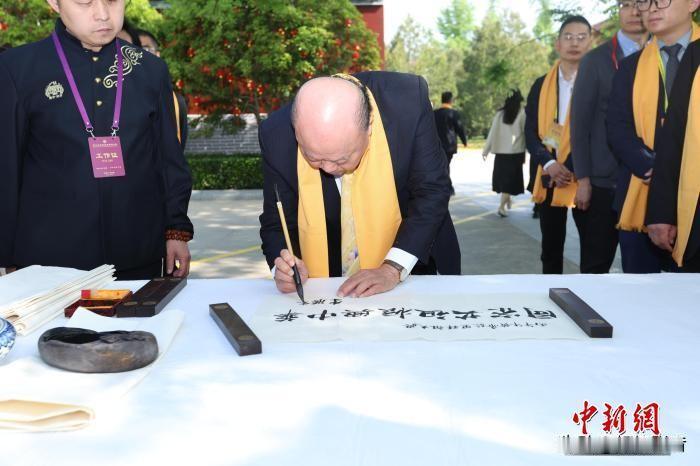 🔥理性发声！台湾新党副主席畅谈两岸大势，顺应历史潮流🇨🇳
 
两岸话题持续