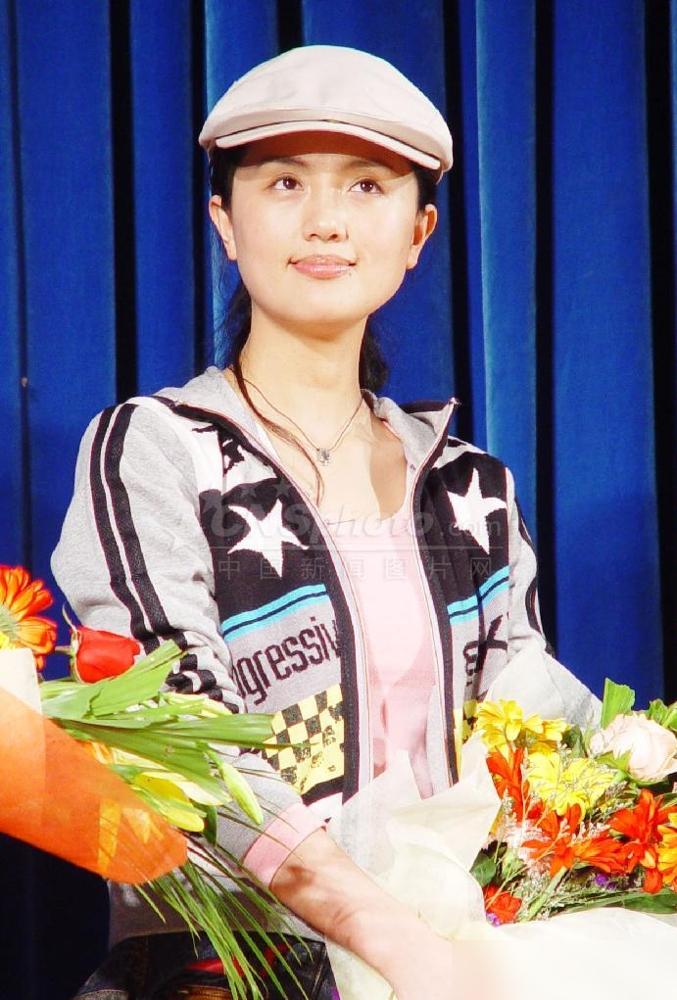把封神的剧本摔在桌上，就为陪老婆生个孩子，全剧组都骂他疯了。
那个本子，就是后