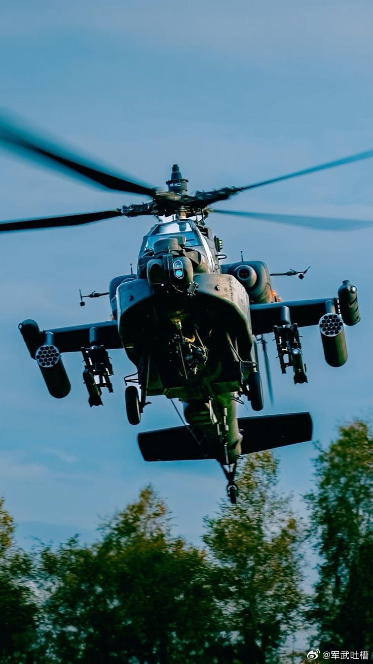 兄弟们，美国在霍尔木兹海峡动手了不久前，美国动用阿帕奇直升机和A10攻击机袭击了