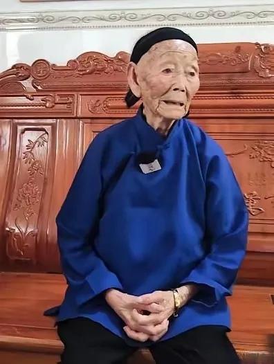 结婚不到20天，丈夫就随红军长征。他说等她三五年就回来。她等了将近90年，106