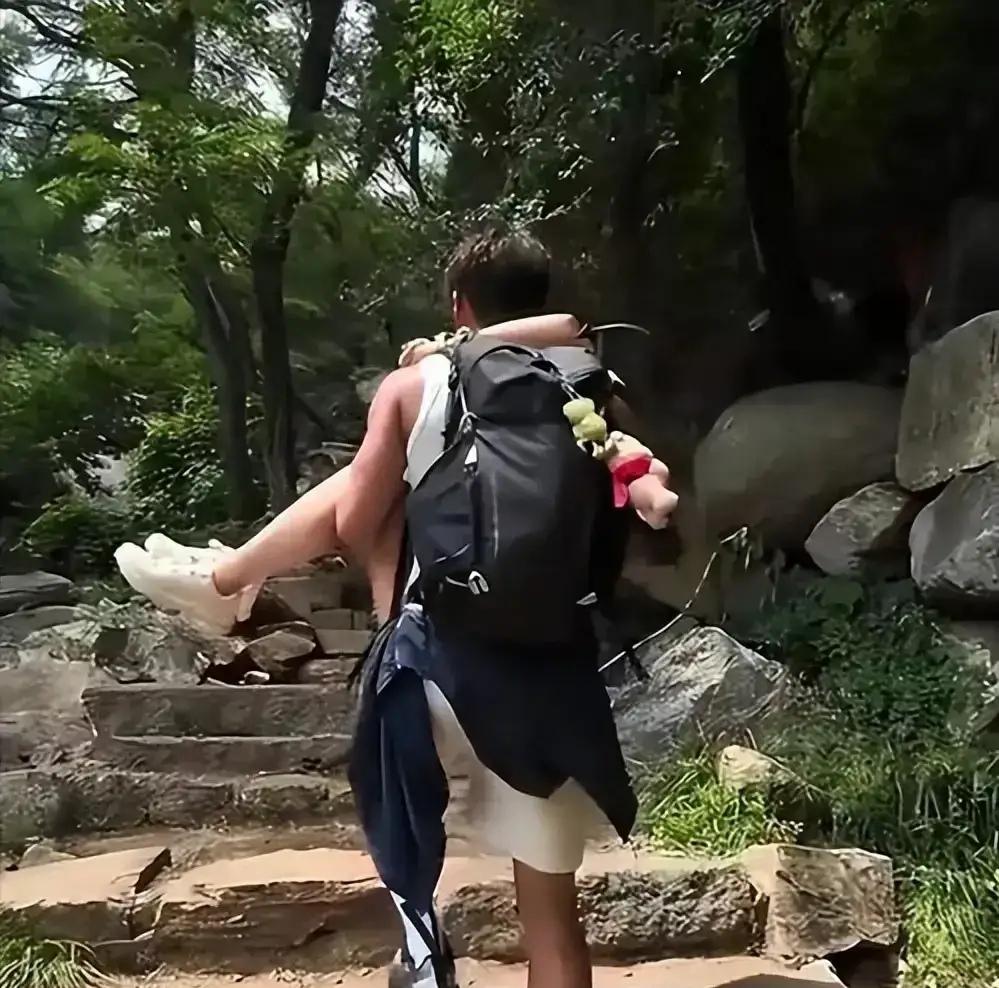 现在的人可以说是生活好了，但是情感上要求高了。
打开某社交平台，就会看到现在的年