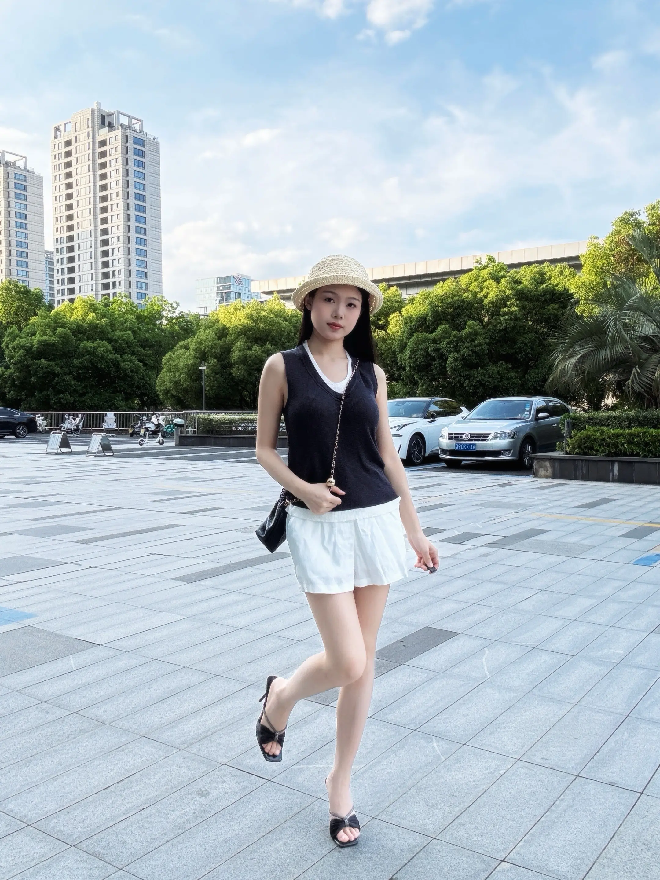 透气针织套装。