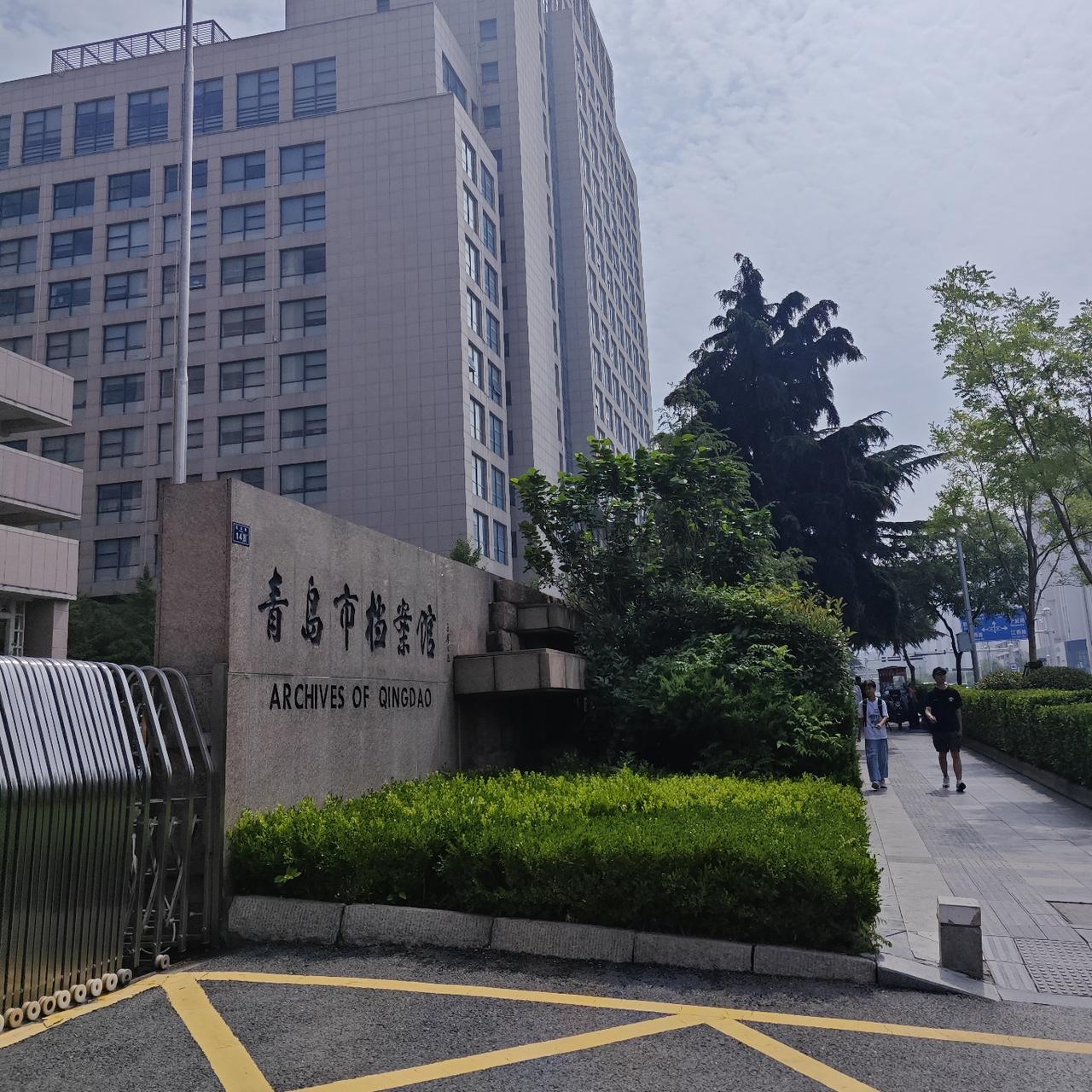 可今天上午，为了找这龙城路，又费了我好大的近才找到。
看豆包友友给我的信息，乘坐
