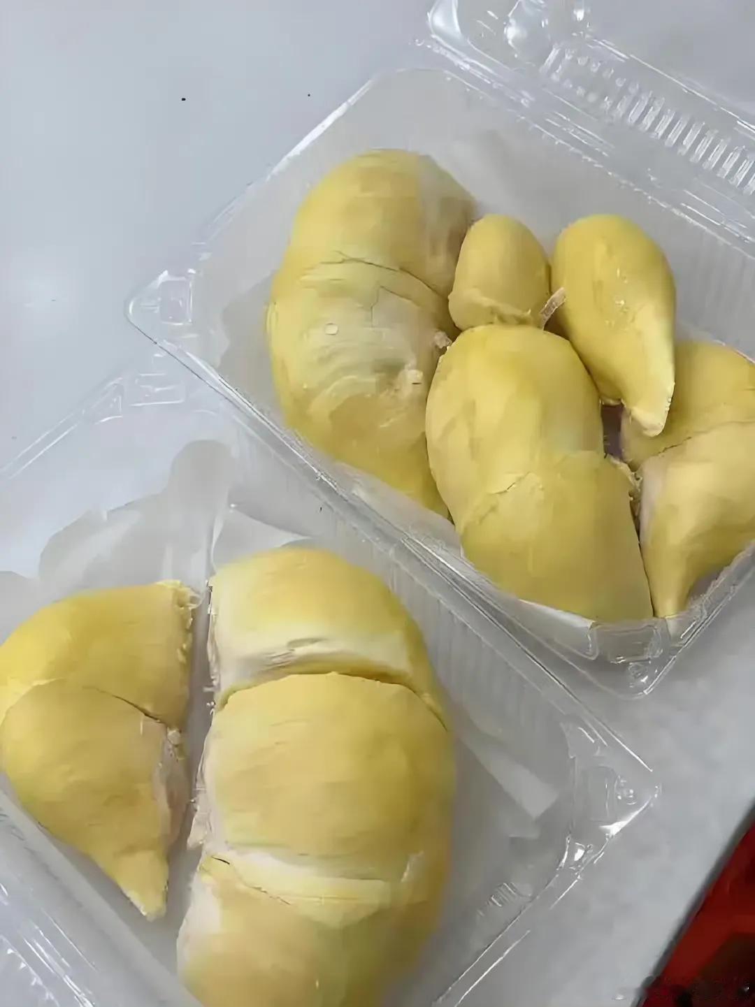 我决定吃泰国榴莲，因为我知道每一个榴莲都是射向园区的一颗子弹…. ​​​泰国柬埔