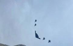 美国空军问候普京和特朗普的视频出现

弗拉基米尔·普京总统和唐纳德·特朗普总统在