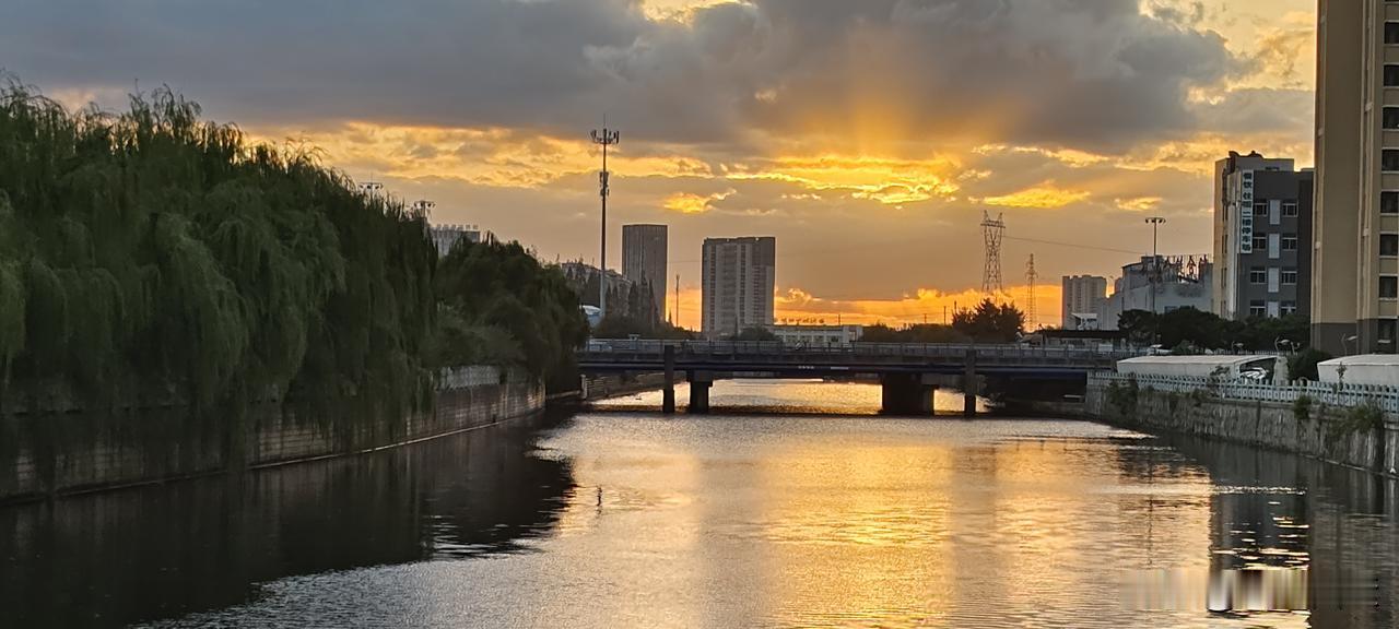 秋日生活打卡季东楹桥观日出