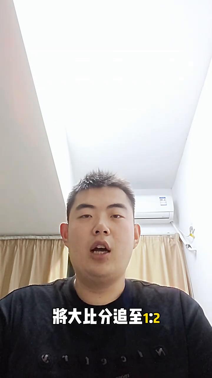 马刺6人上双胜尼克斯追至1-2文班32+8+6大头32分&末节12分。
马刺6人