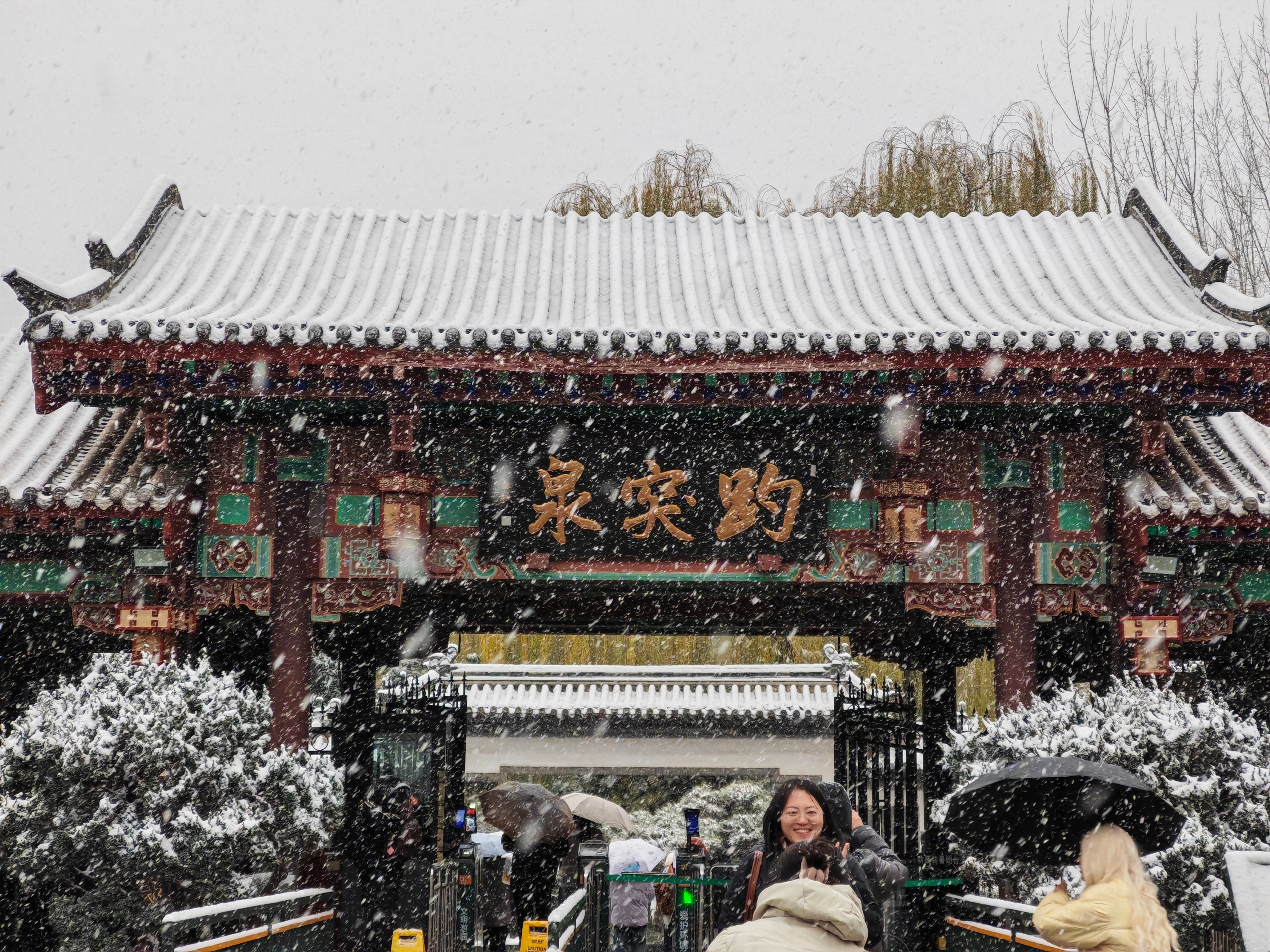 北京暴雪 不止北京，济南也下大雪啦，今冬的初雪，下午带着荣耀500 Pro出去拍