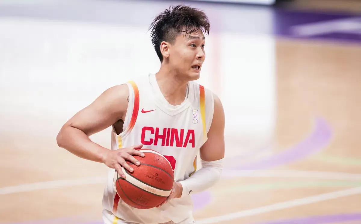 中国90-68约旦喜提男篮亚洲杯3连胜，获得C组第一的同时，提前锁定8强！
纵观