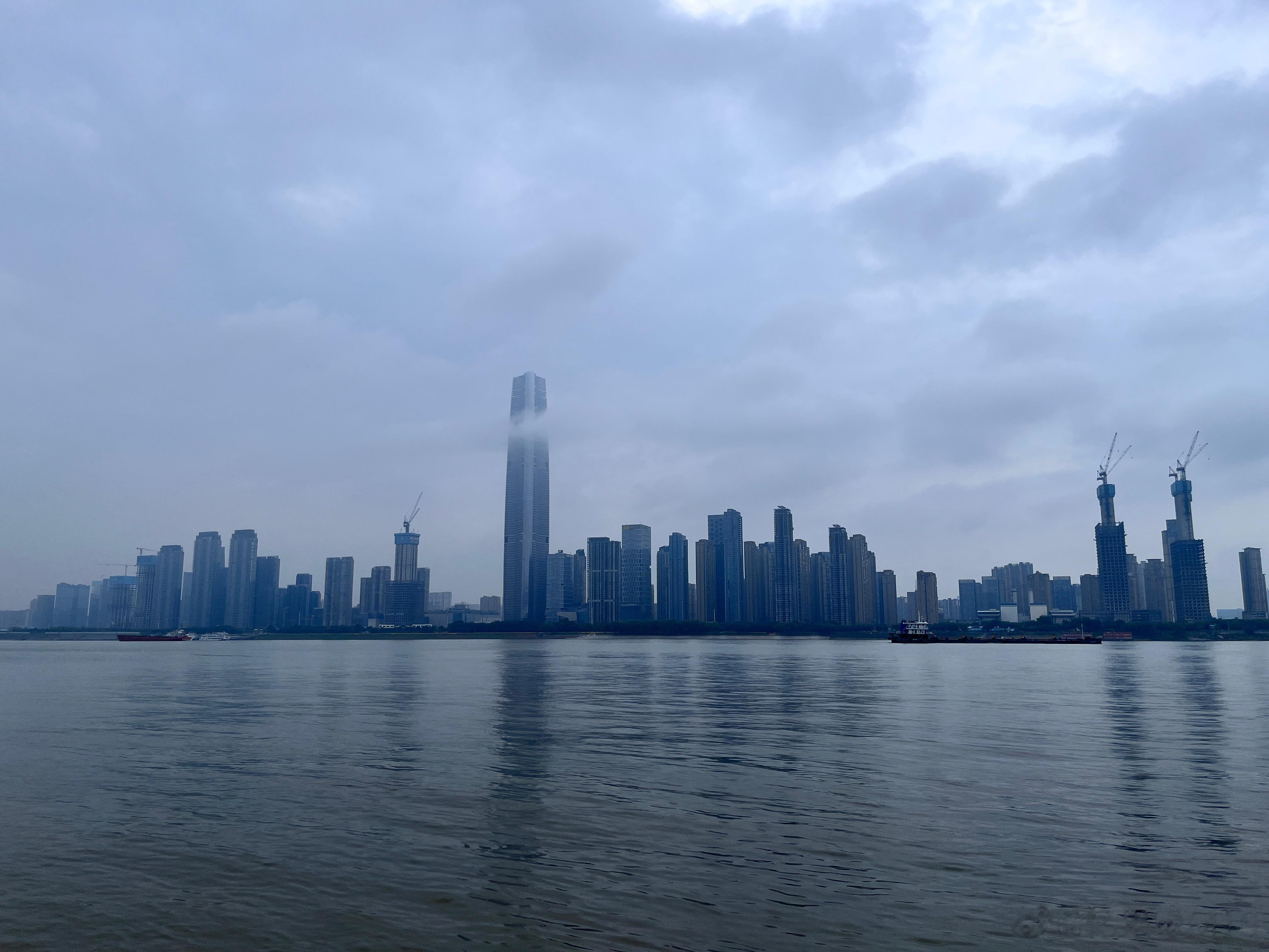 糖尿病患者越来越瘦？这3个原因导致的1.血糖控制不佳：患者血糖高，导致糖分在体内