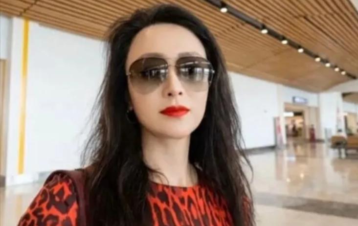 2026年，一名华人女子在希腊失踪。一个月后，她丈夫根据手机定位来到一座废弃养殖