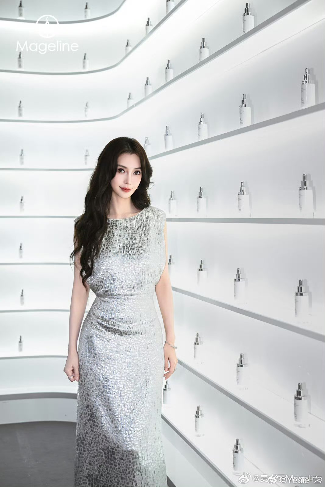 Angelababy画的红黄蓝 我知道你也向我靠近，星河万顷都是你的见面礼，所以