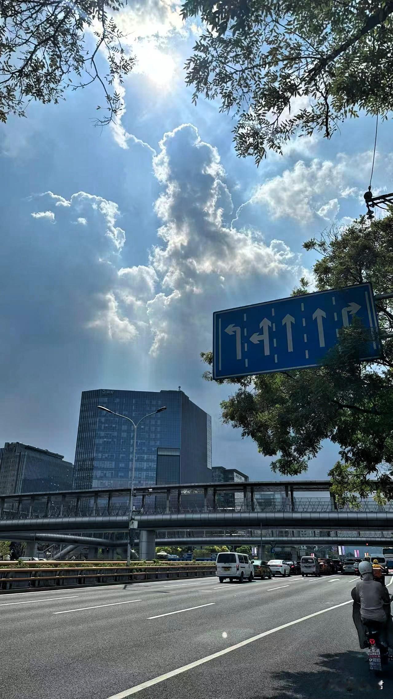 拍摄地点：北京海淀区中关村。
拍摄时间：当下，此刻。