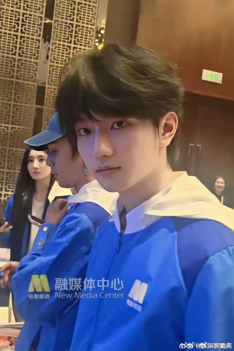 穆祉丞新鲜的自拍穆祉丞素颜live图盆友们，这个穆祉丞气质太清新了吧，内娱舒肤佳