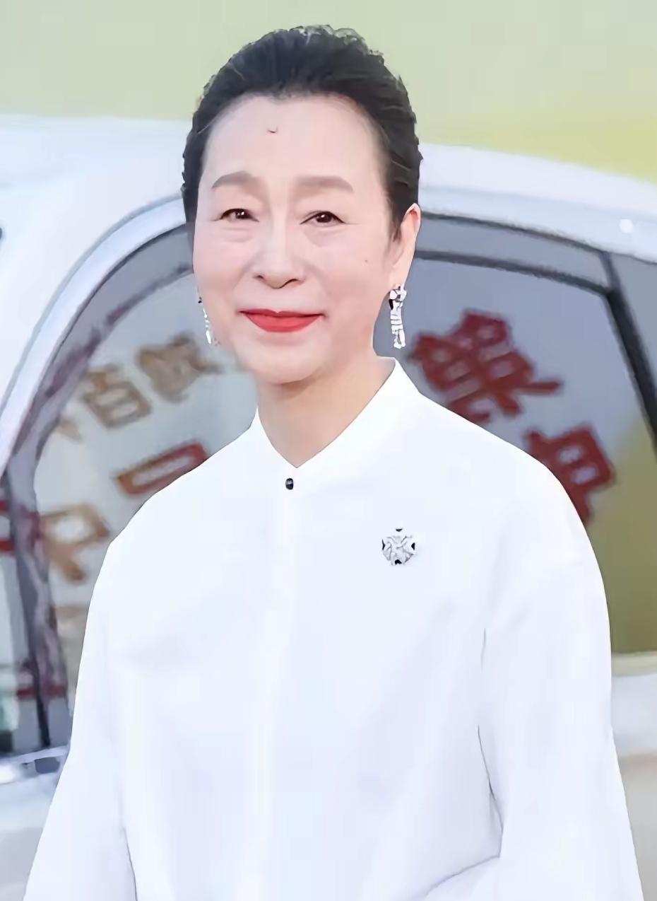 背负骂名31年，周野芒迟来的清白🔥
 
当年周野芒远赴美国进修两年，回国之后婚