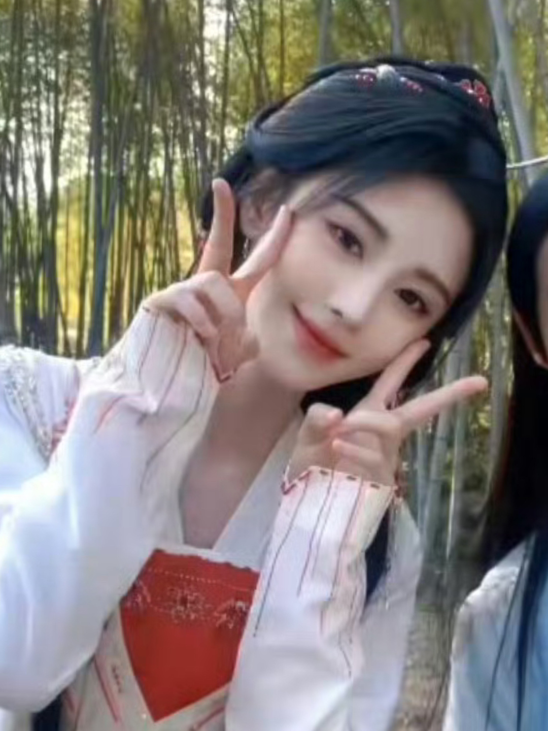 鞠婧祎姜黎非 捡捡合照里的宝宝 