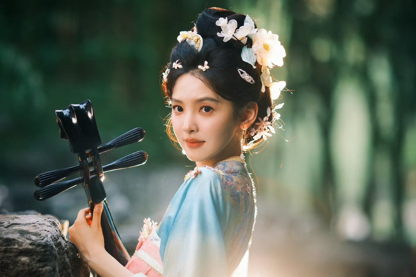 章若楠素人时期 白月光级别章若楠已经出道八周年啦[拜托][拜托][拜托]又见古装