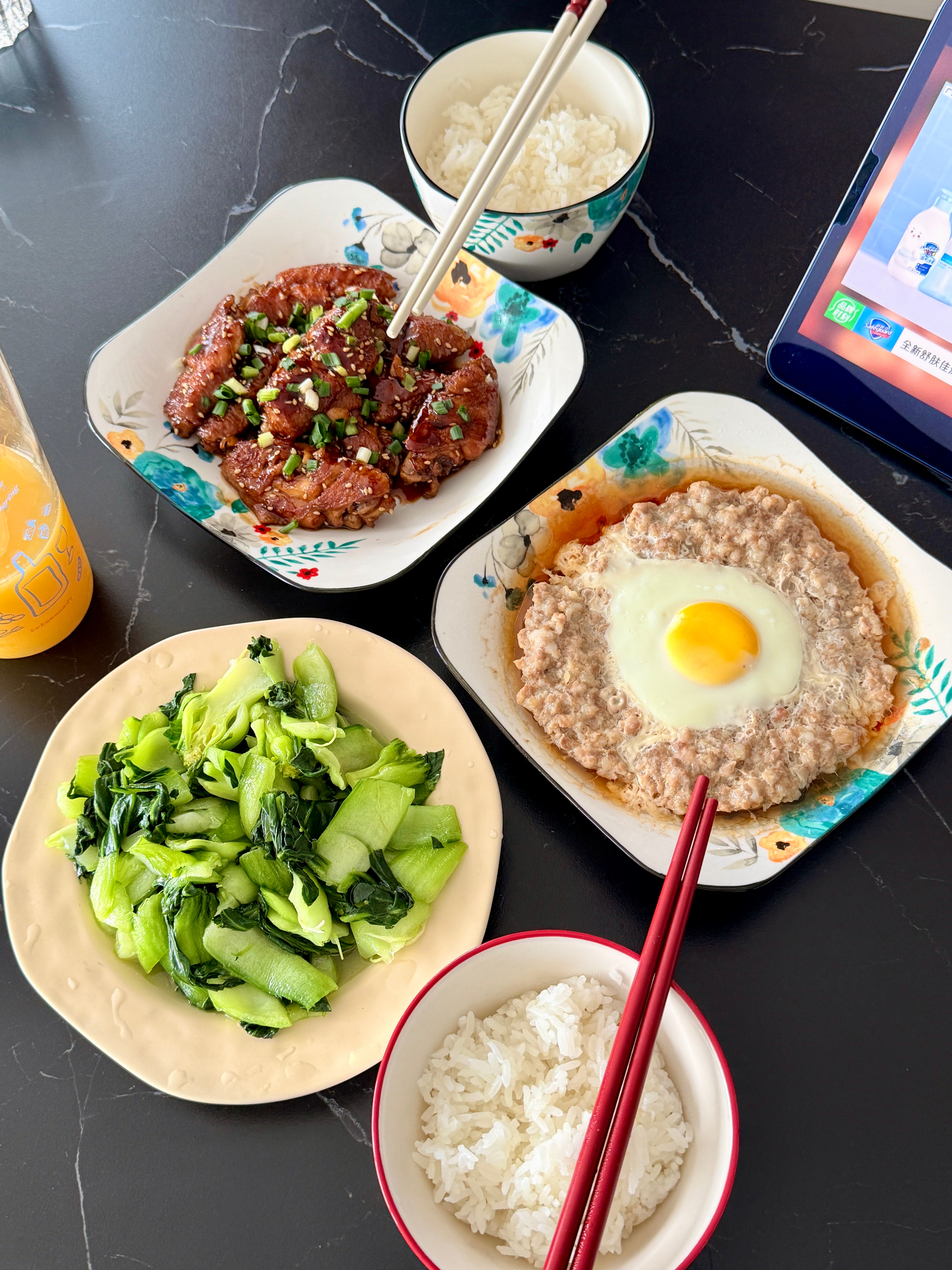 今天看漂白看的无心工作！还是艰难的完成了hhh看了人生第一次线下脱口秀预告一下明