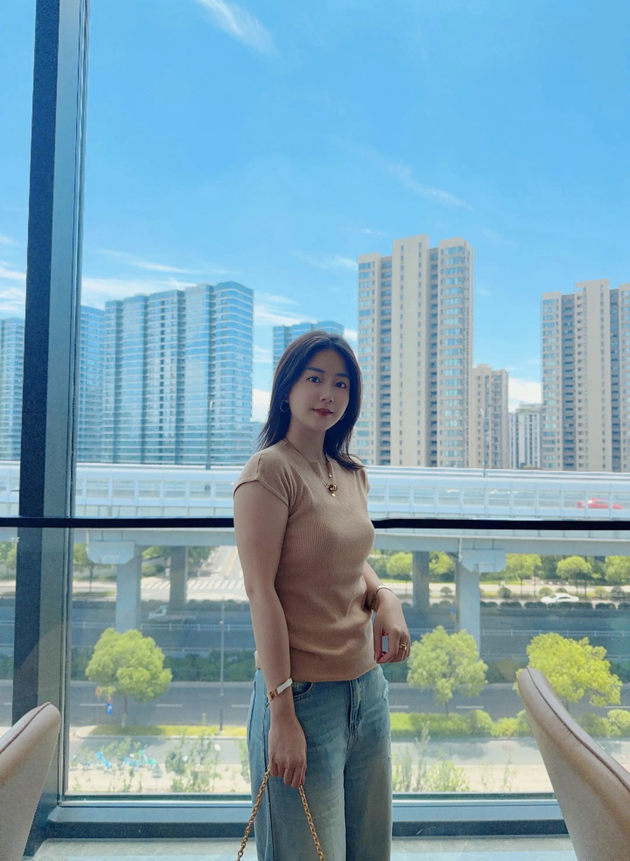 你们说婚姻是不是这样的？ 想过日子的女人，嫁给了挣不来钱的男人。想过日...