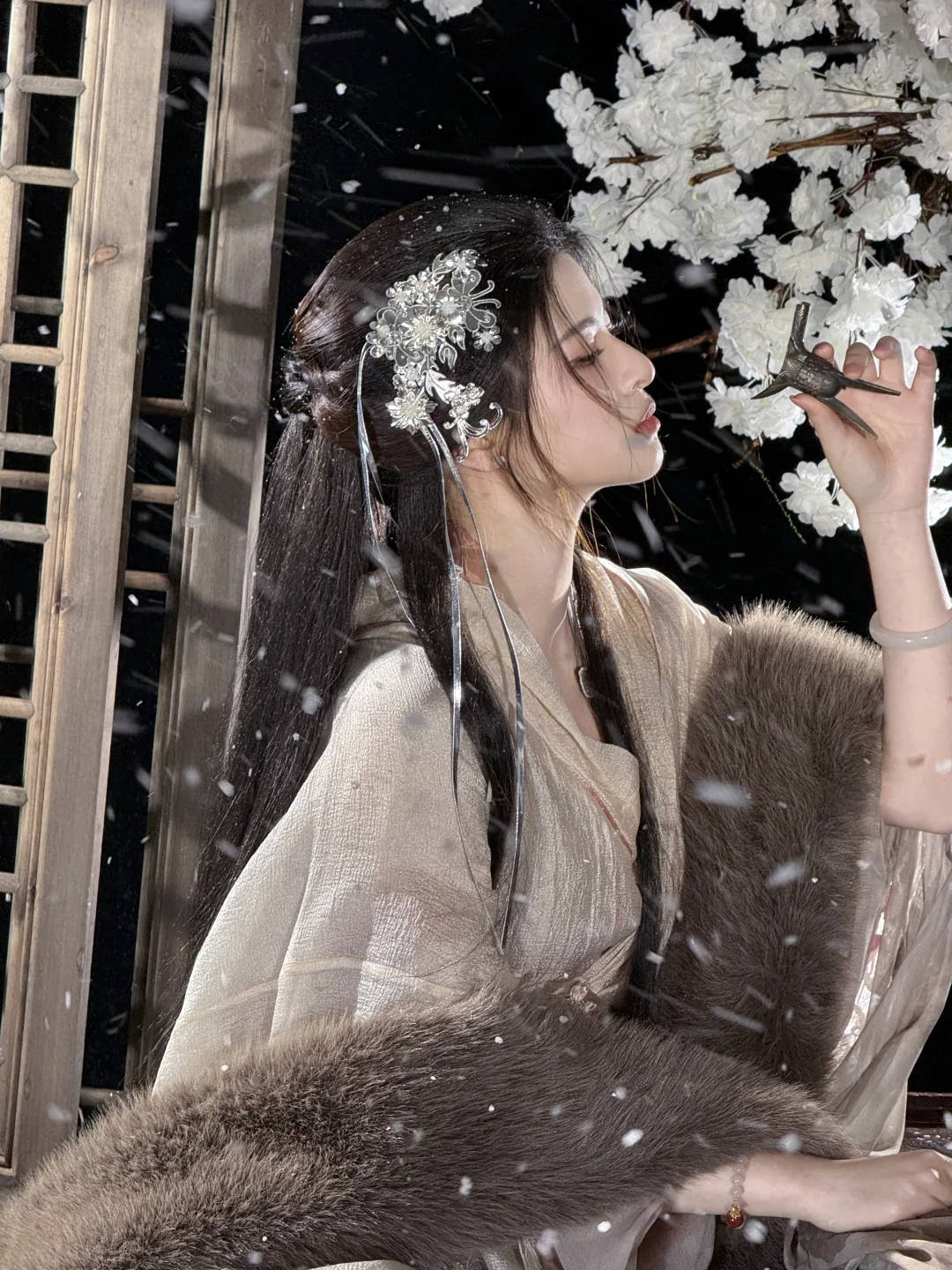 “能让他死而瞑目的 只有我虞姬一人”