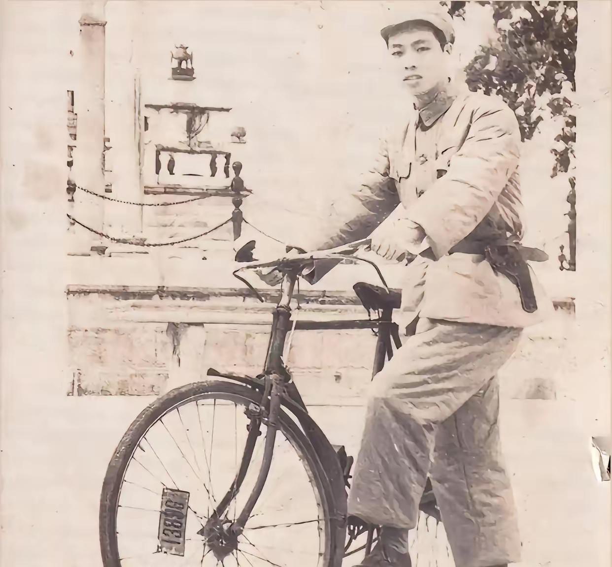 1957年，一名潜伏八年的军统特务，在江西当地混得风生水起，还获评劳动模范。谁也