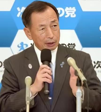 日本右翼疯了！
惹不起中国，
转头就向美国“宣战”？
​​日本的极右翼，
又在说