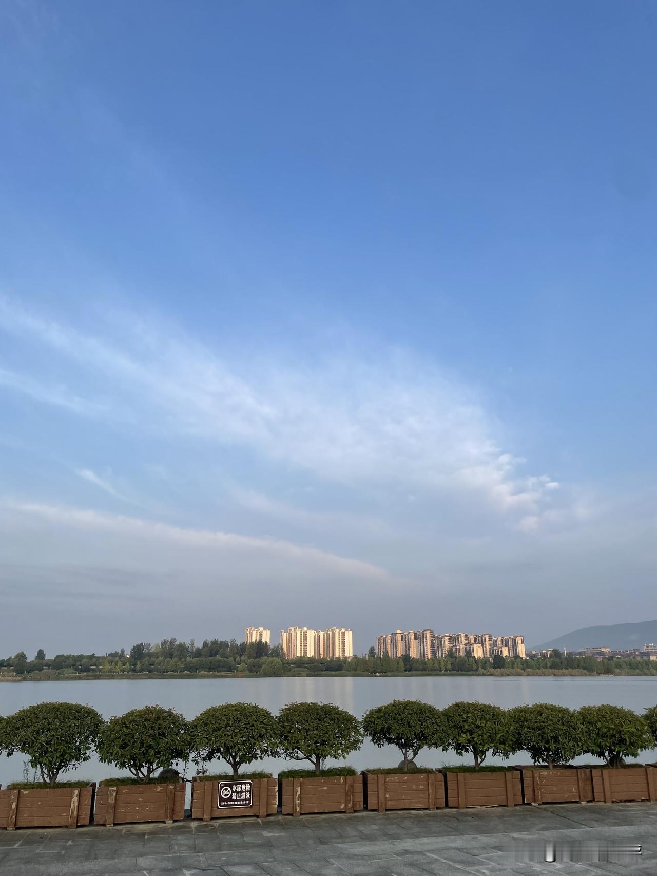 汉江风和日丽，风景秀丽，欣赏一下。