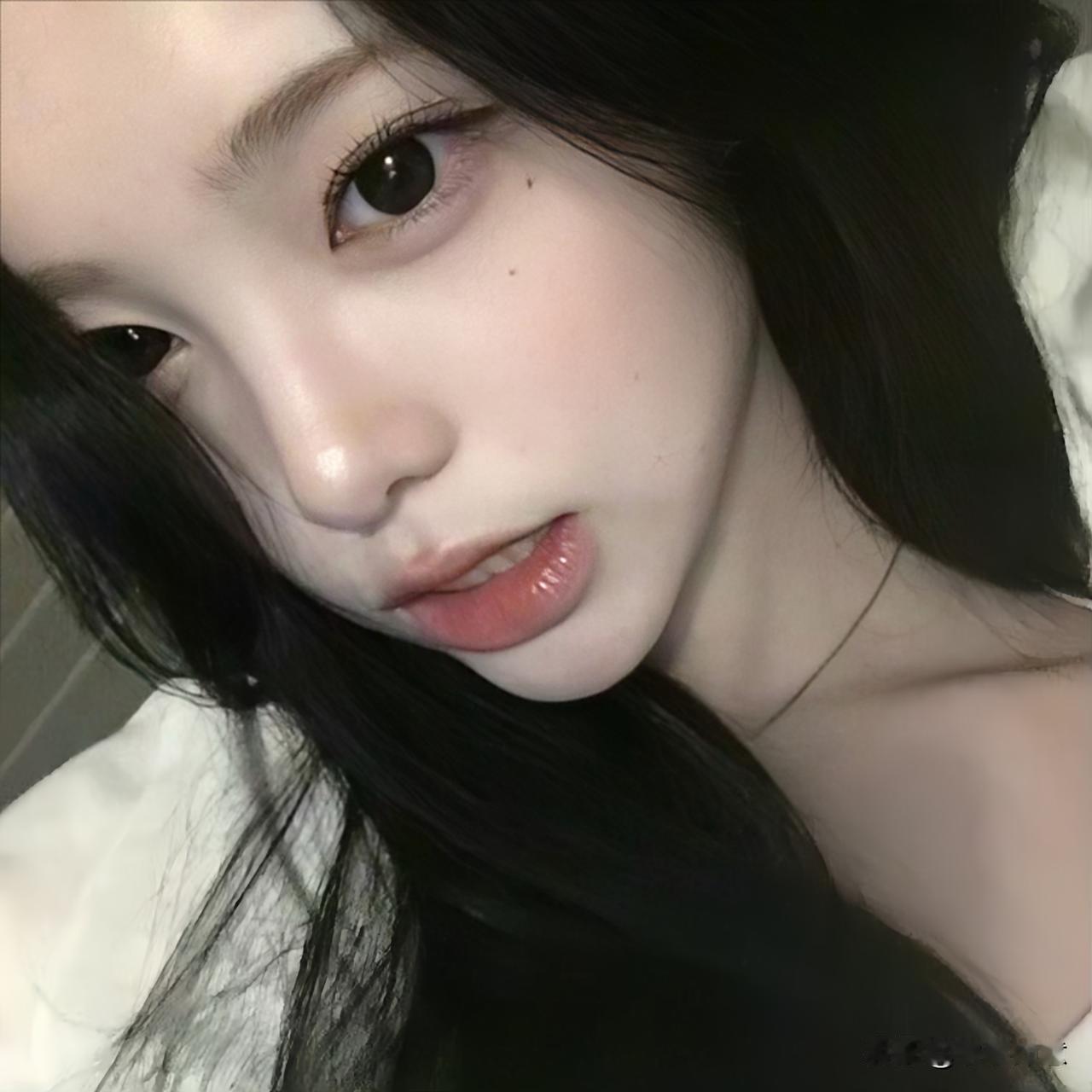 雄激素高内分泌紊乱
是什么原因引起的呢
导致下颚全是爆满痤疮痘痘
今天去检查医生
