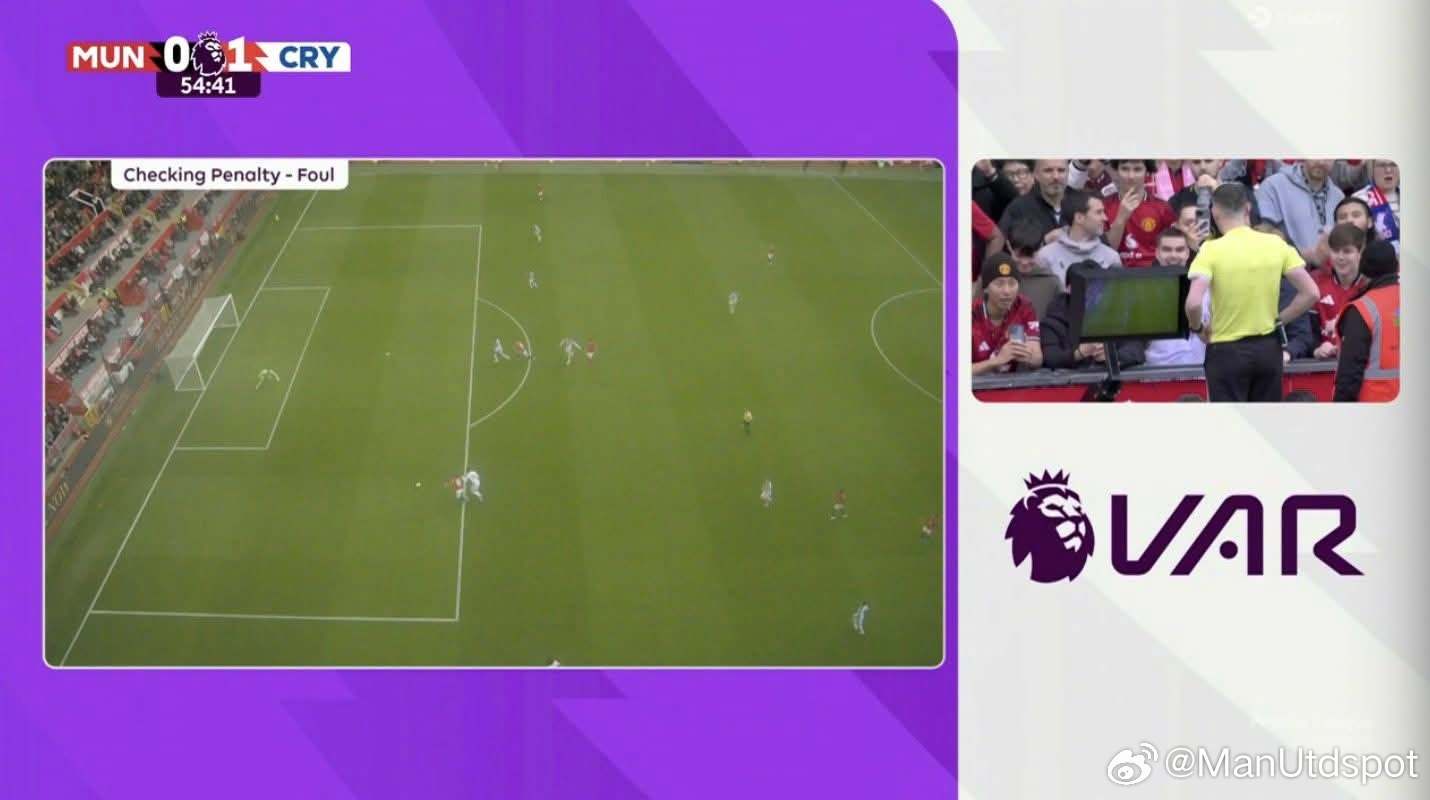 经过VAR回放后，裁判判定拉克鲁瓦最后一人防守球员，被直红罚下。ManUtdsp