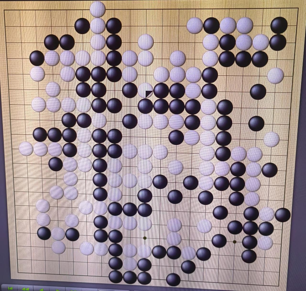 2026中韩女子围棋5+5对抗赛：陆敏全～仲邑堇
    比赛进行到近200手的