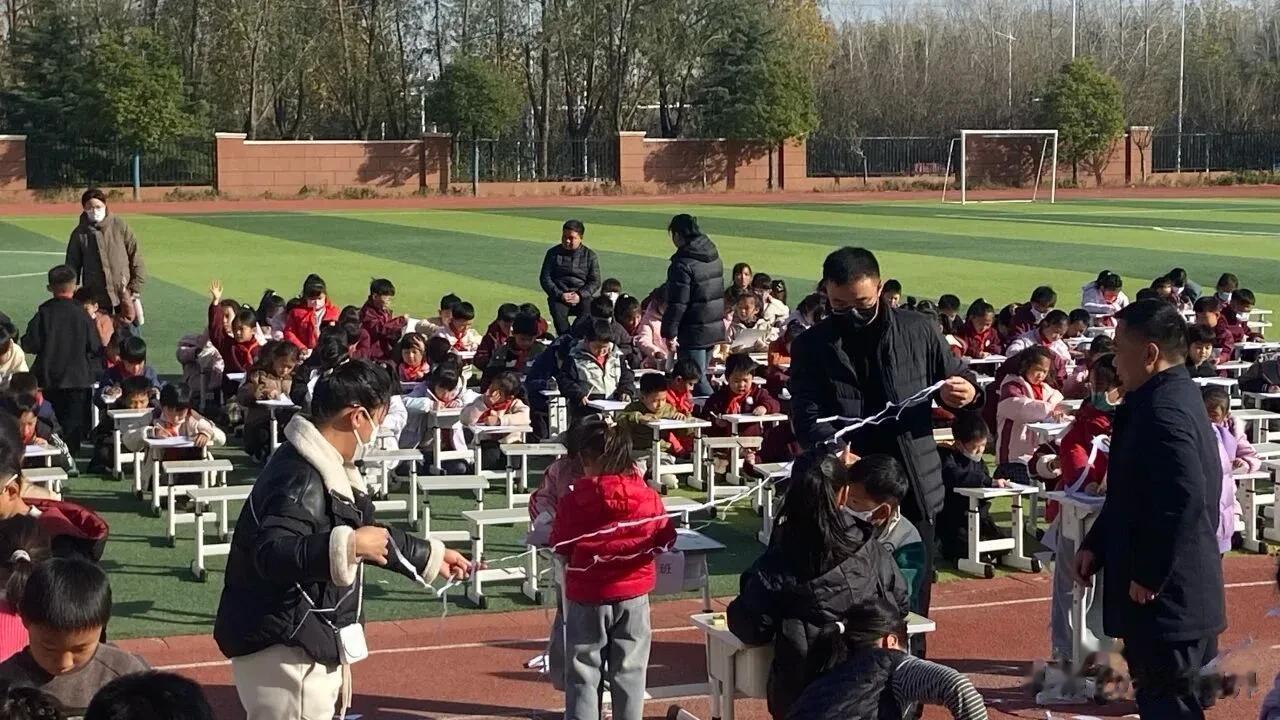 郑州智通小学第二届科技节成功举办 趣味探索点亮科学梦想