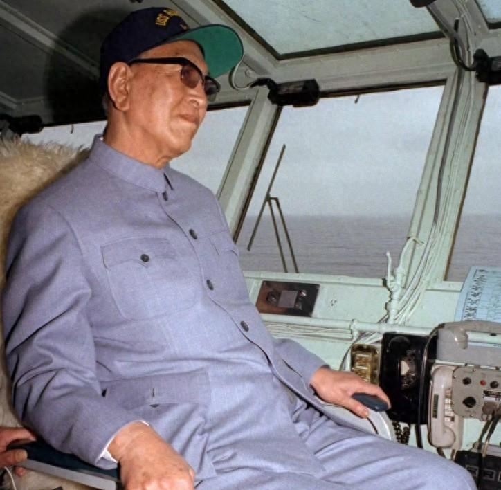 耿飚同陈明仁闲聊为何突然生气发问：中国人为何总爱吹捧美国等外国？
1945年9月