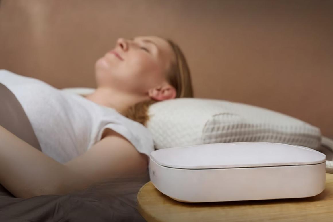 【日本人推出了一种枕头，它会在睡眠时移动你的头部，以免早上脖子疼痛，让你醒来时感