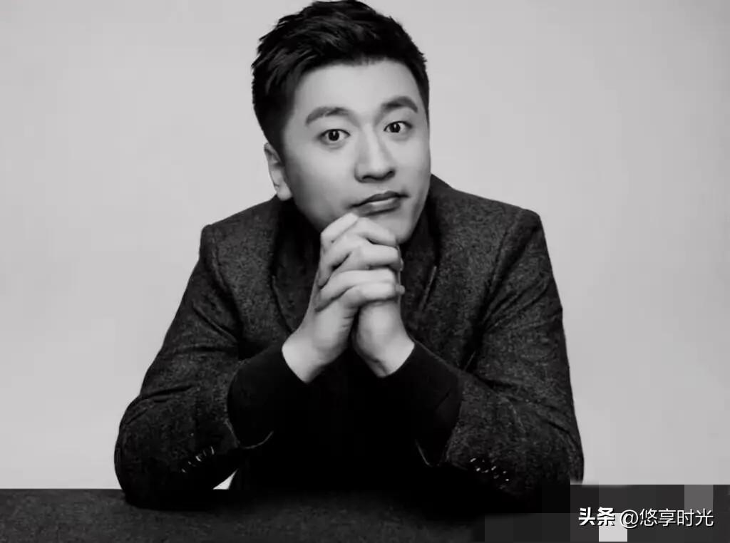 我刚去了大冰的直播间，弹幕都在说张雪峰老师去世了，没多久大冰就接到消息，大冰回复