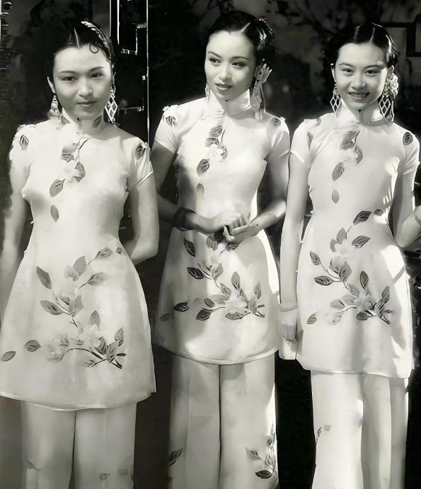 1935年3月，上海滩影星阮玲玉在寓所自杀，根据导演黎民伟的日记记载，阮玲玉于3