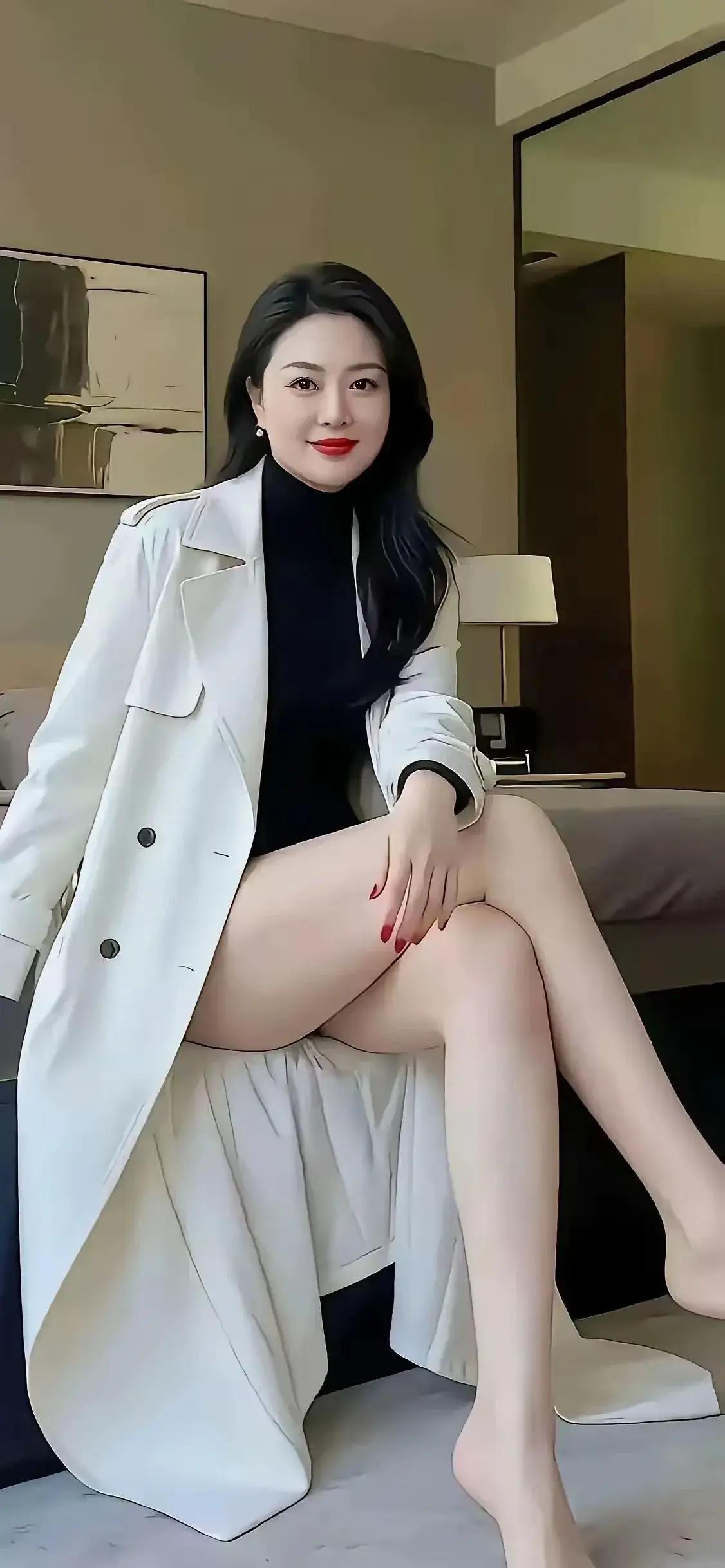 女人请不要逼男人默然退场
        女人是男人的命运，男人是女人的命根；女