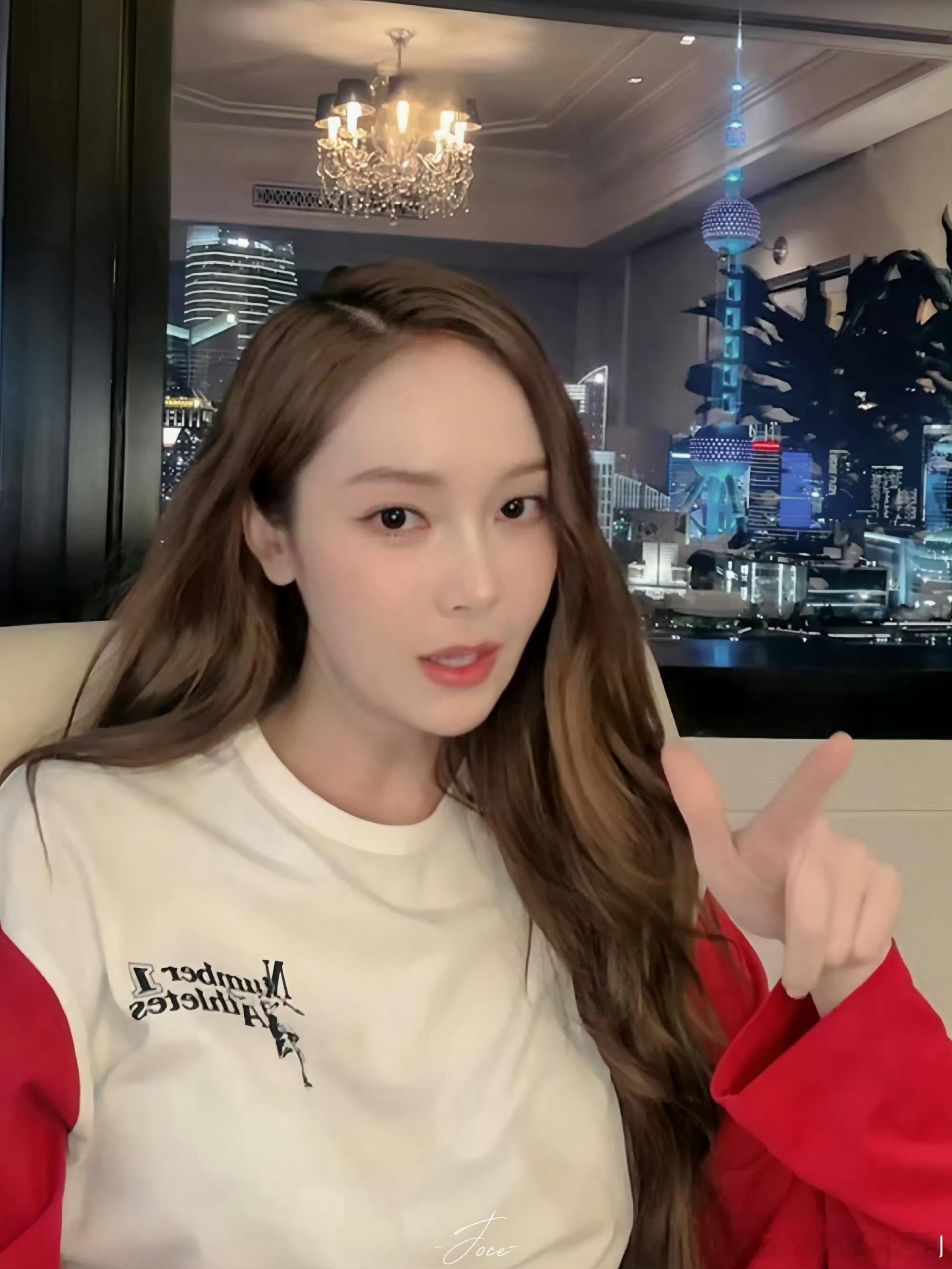 郑秀妍 我才是翻译姐姐郑秀妍现在是能当团队里的翻译的水准，一开始还不太会说中文，