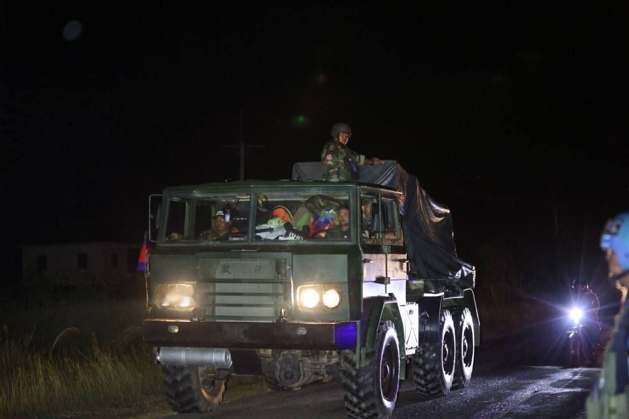 泰柬边境冲突现场画面 2025泰柬边境冲突中，柬埔寨王家军列装的81式、90B式