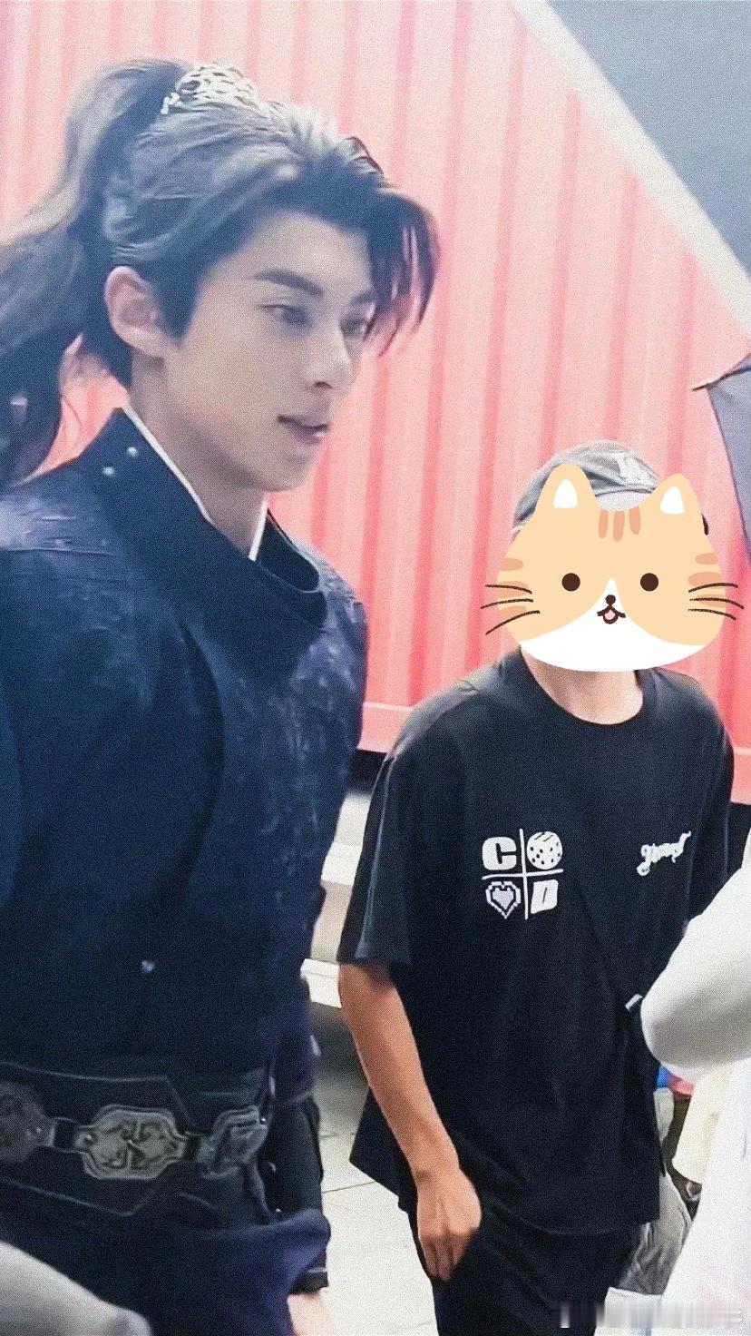 🍠看到一张图，大奉打更人剧能不能赶紧播了成天吊人胃口[微笑]马尾扬起来的角度都