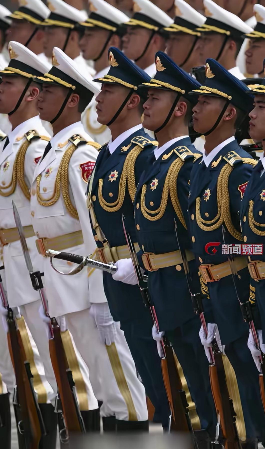 离谱！外媒本想“黑化”解放军，结果拍出了全网疯传的大国气场！
 
你敢信吗？法新