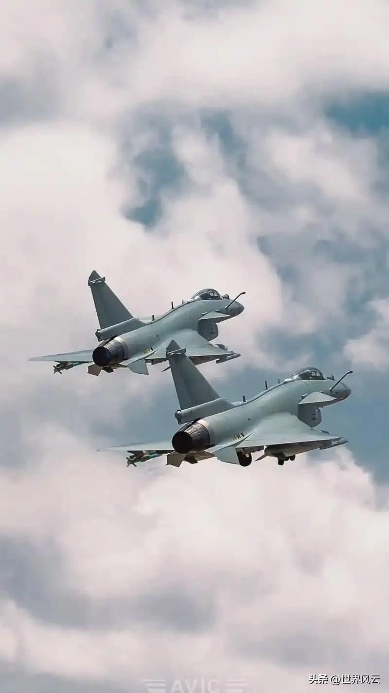 我国飞行员反锁外机！
头两天，中部战区飞行员史录权开着歼-10C巡逻时。竟然在自