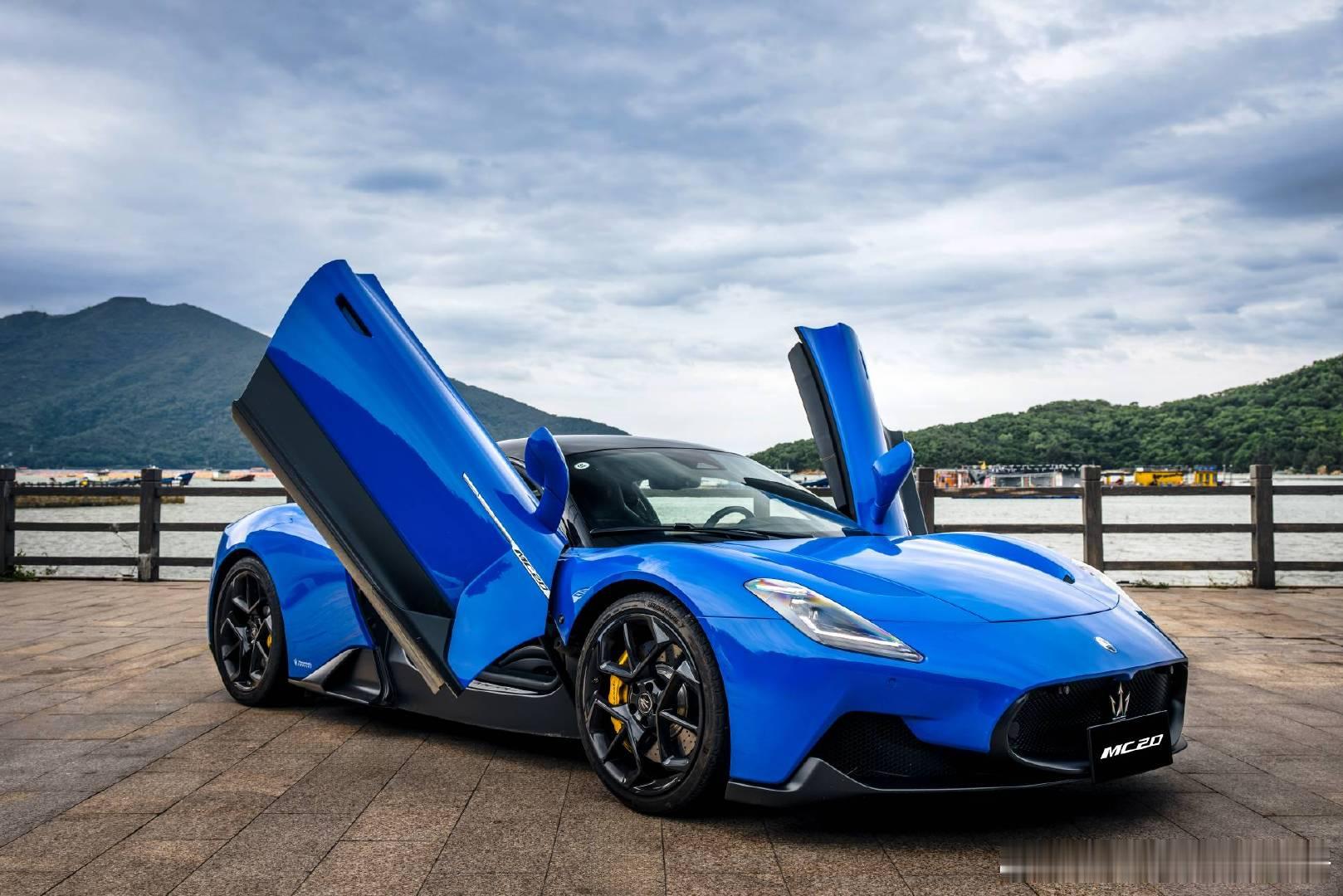 台风远离了，雨水也停了，是时候打开敞篷，来海边感受海神发动机的声浪 