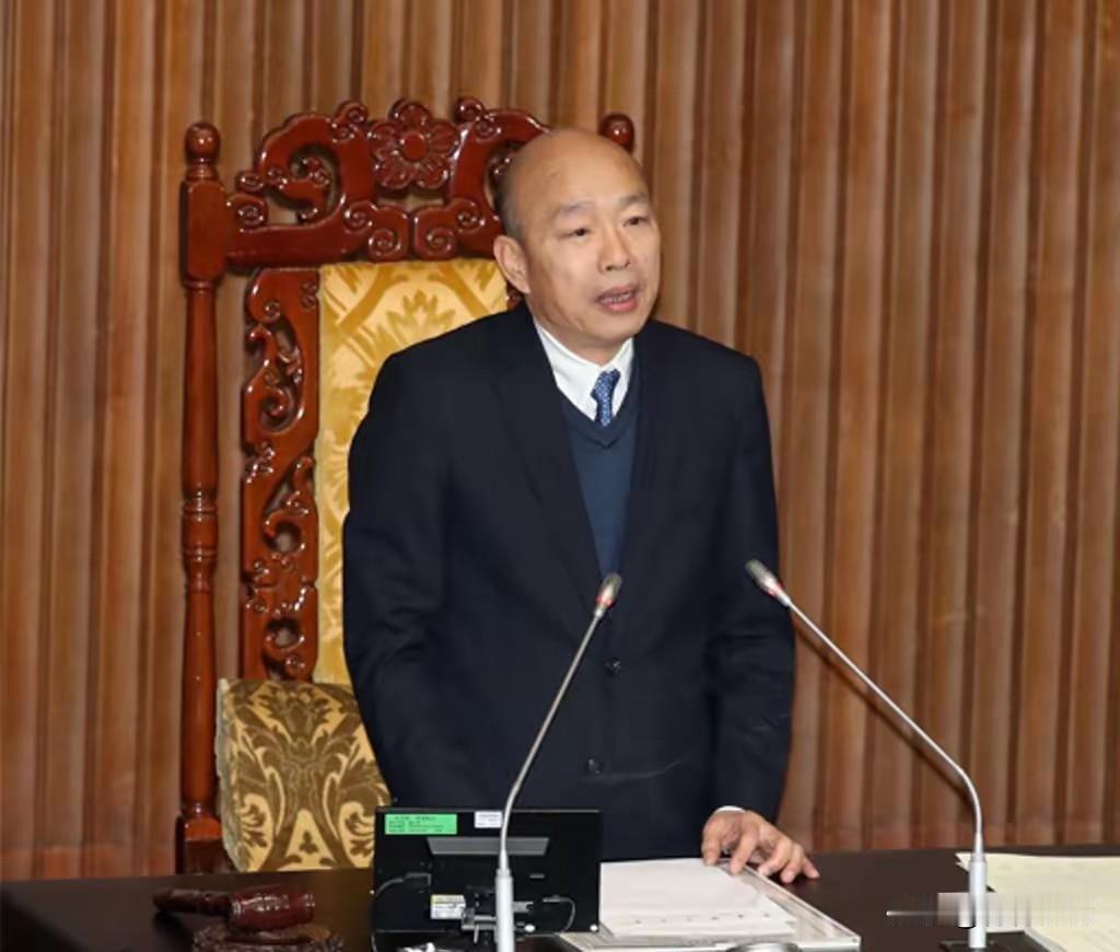 韩国瑜刺向国民党的刀立马被民进党捡起来了！国民党党籍立法院龙头韩国瑜对国民党总召