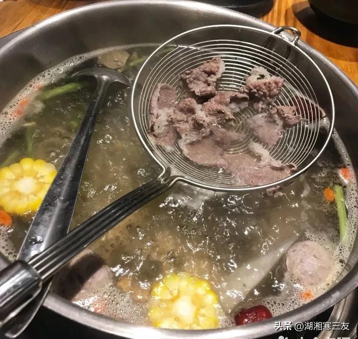 一锅清水收费20元！火锅店溢价收费惹争议，到底该不该买单？

一锅清水收费20元