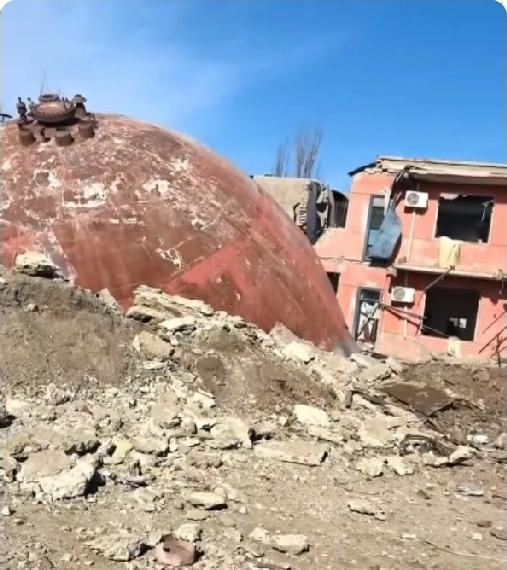 包钢这事闹得沸沸扬扬，说到底就是当下不少工厂企业的通病。
口号每次喊的都比较响亮