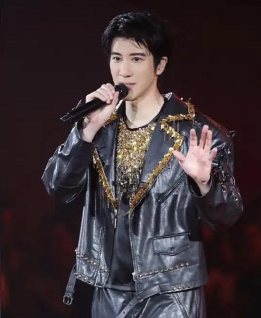 王力宏简介：
1976年生于美国纽约，祖籍浙江义乌，集华语唱作人、演员、导演于一